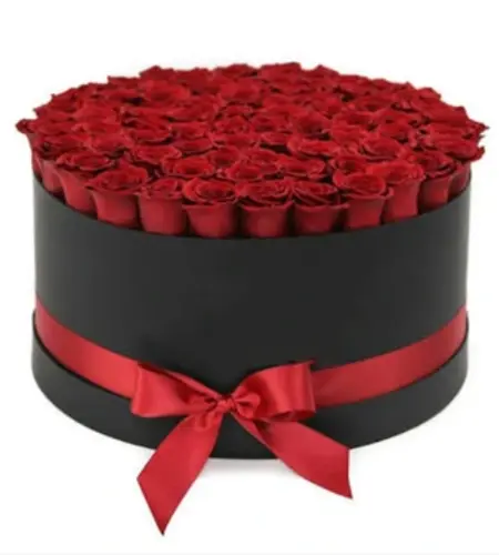 Opulent Romance: Red Roses in Black Flower Box